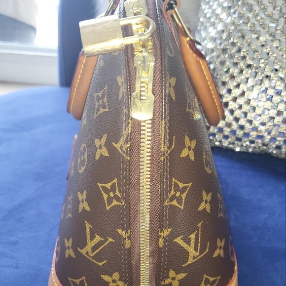 Louis Vuitton Alma PM Monogram - Picture 2 of 11